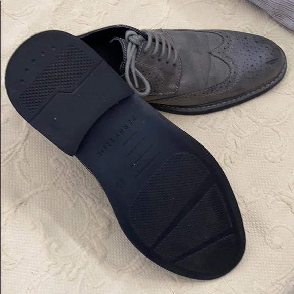 Perry Ellis Wing Tips - Picture 2 of 3